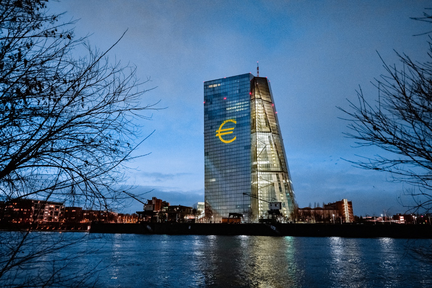 ECB giữa thách thức ổn định giá và an toàn hệ thống: Giữ vững nguyên tắc trong giai đoạn nhạy cảm