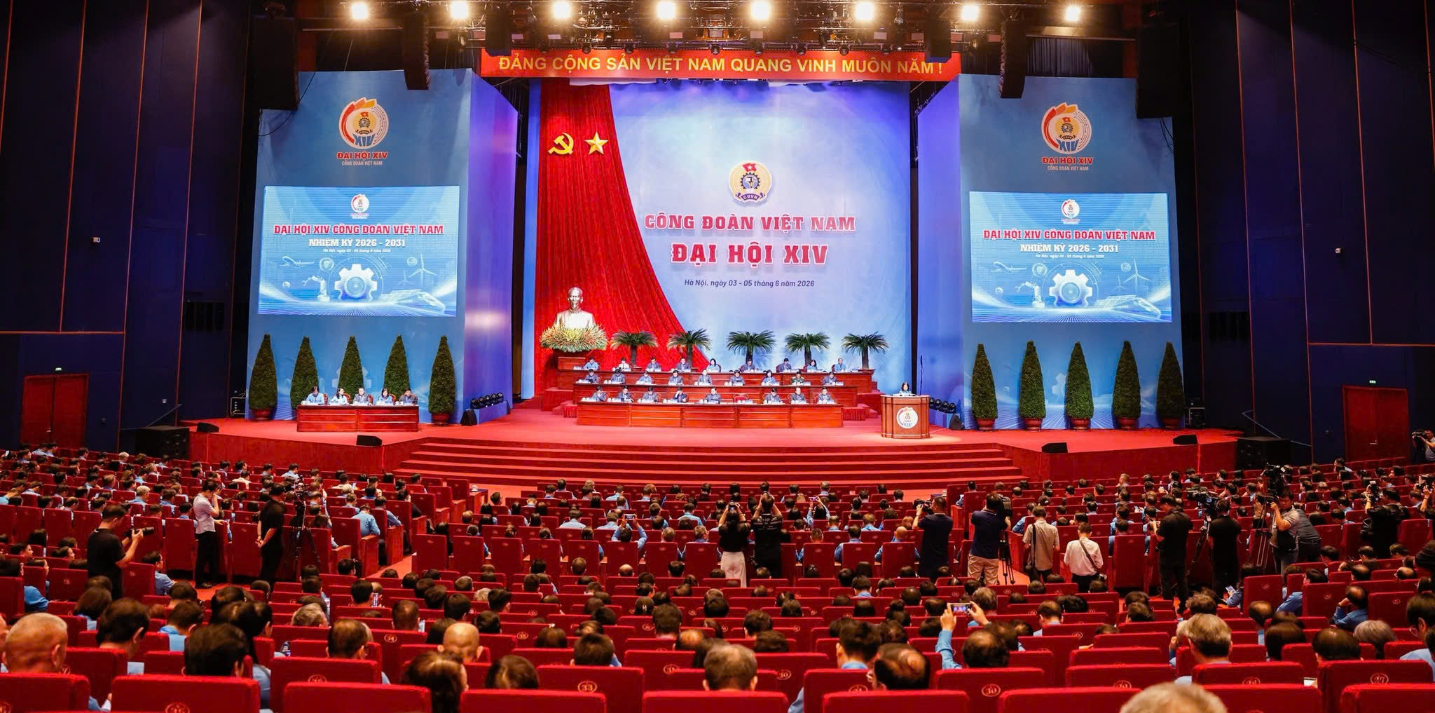Đoàn đại biểu Công đoàn Ngân hàng Việt Nam tham dự Đại hội XIV Công đoàn Việt Nam