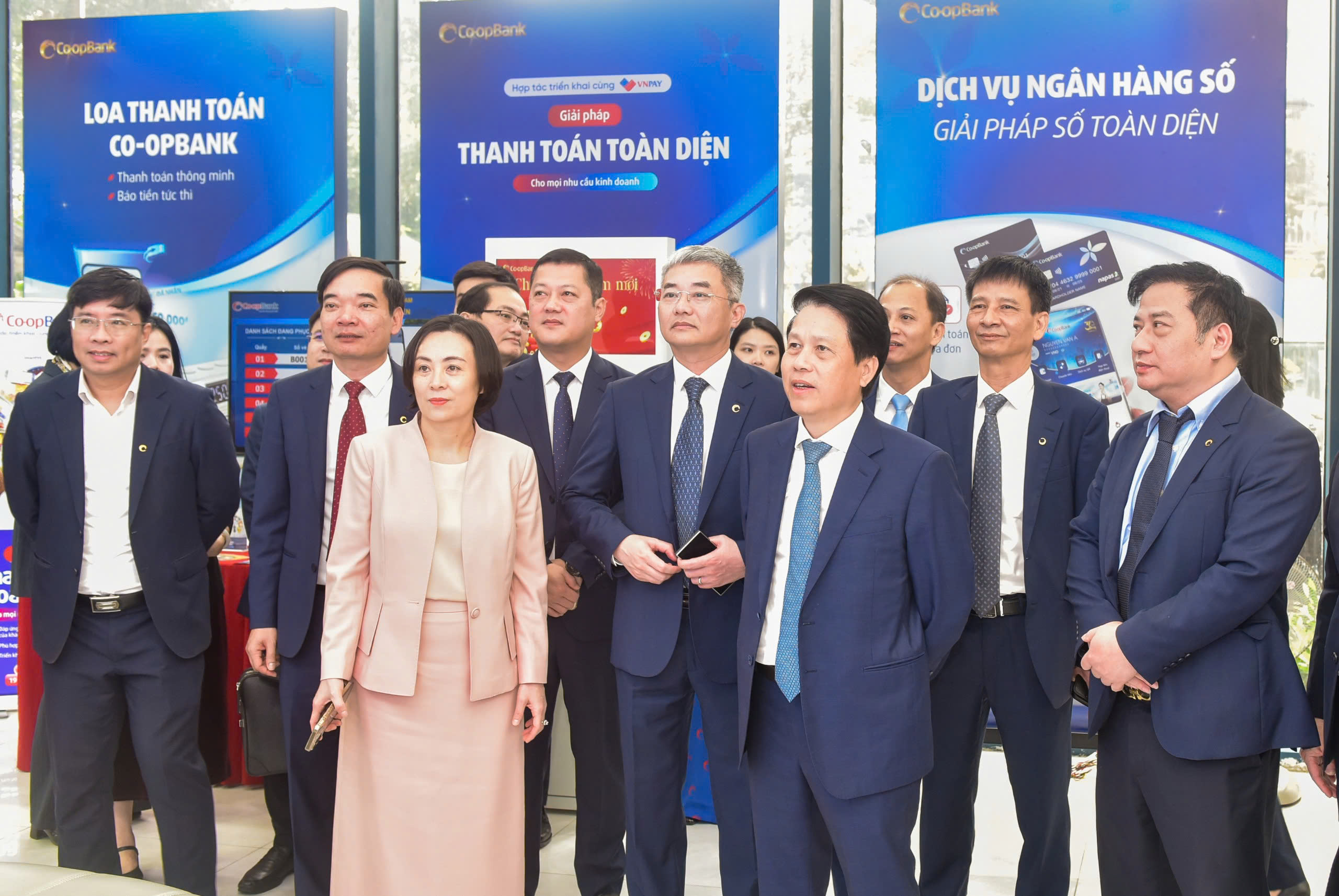 Phó Thống đốc thăm cán bộ, người lao động Co-opBank nhân ngày làm việc đầu tiên của Xuân Bính Ngọ 2026