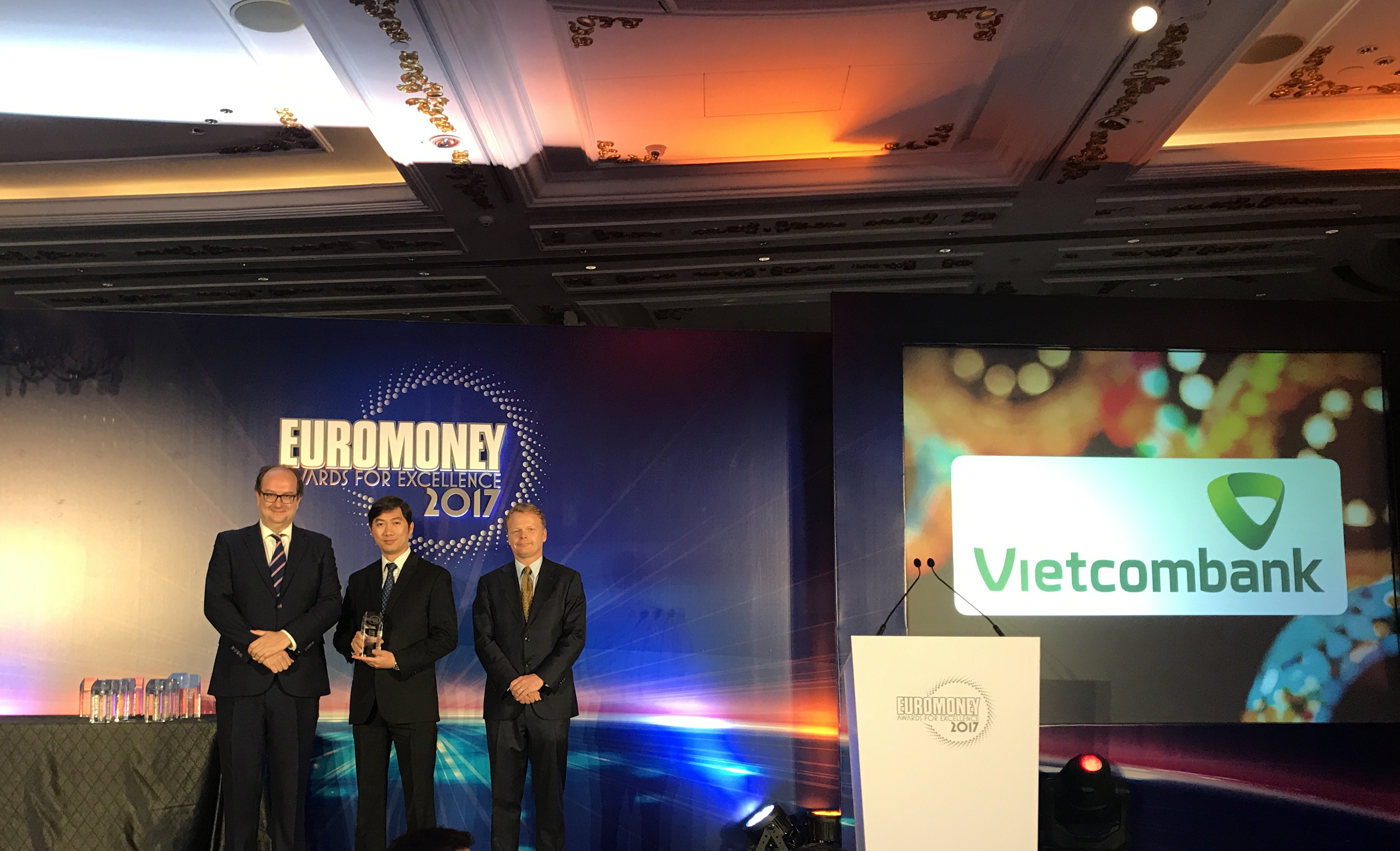 Vietcombank 3 năm liên tiếp được Tạp chí Euromoney trao Giải thưởng “Ngân hàng tốt nhất Việt Nam”