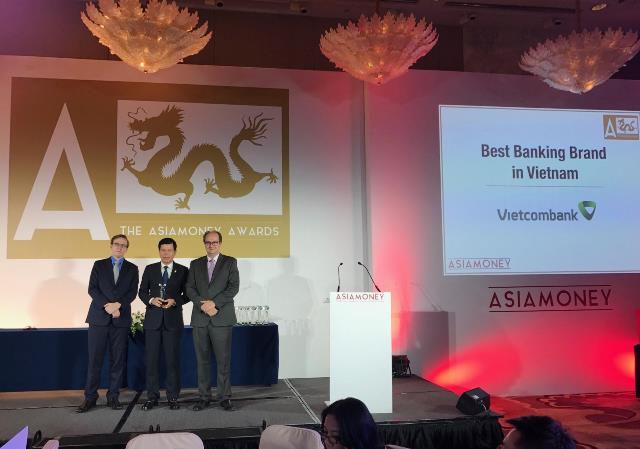 Asiamoney trao giải thưởng “Thương hiệu ngân hàng tốt nhất Việt Nam” cho Vietcombank