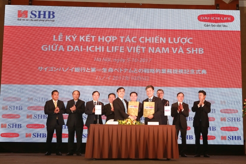 Tổng Giám đốc SHB và Tổng Giám đốc Dai-ichi Life Việt Nam ký thỏa thuận hợp tác chiến lược