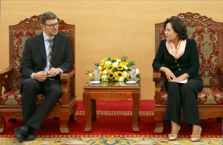 Phó Thống đốc NHNN Nguyễn Thị Hồng tiếp Giám đốc Học viện Đào tạo của IMF tại Singapore