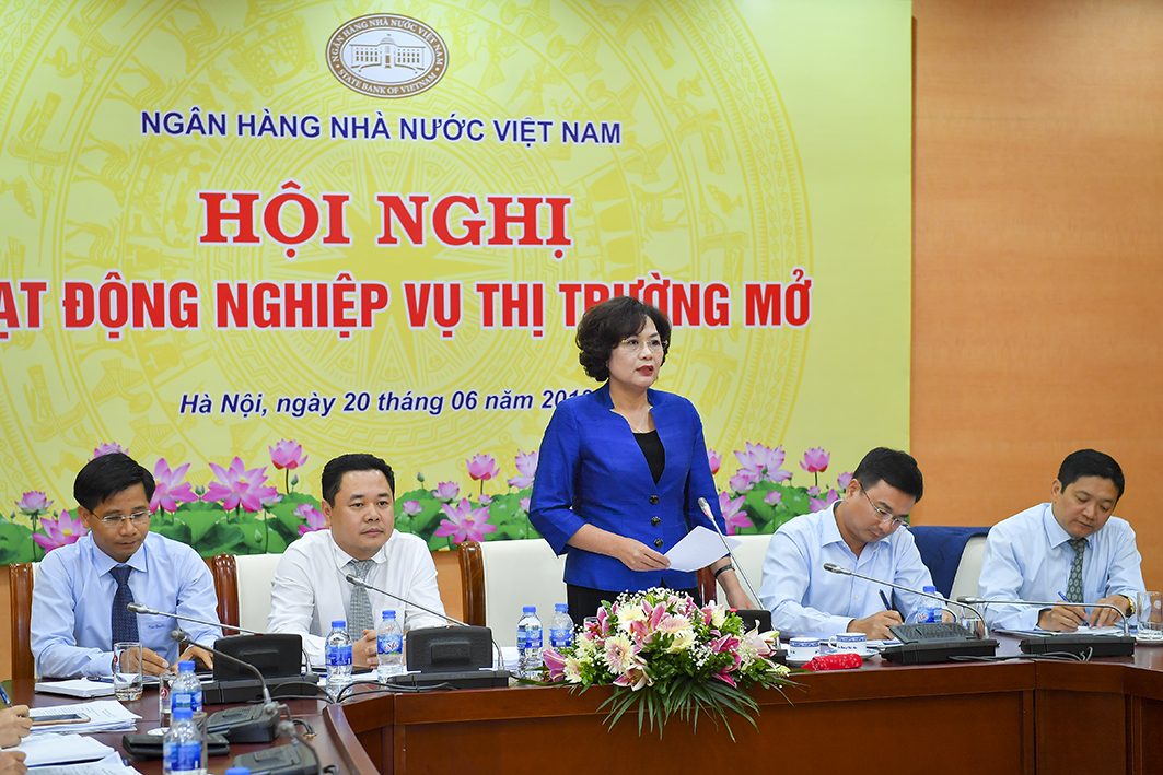 Phó Thống đốc Nguyễn Thị Hồng chủ trì Hội nghị.