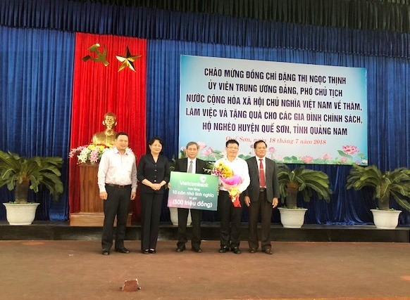 Vietcombank tham gia công tác “Đền ơn đáp nghĩa” với Đoàn công tác của Phó Chủ tịch nước Đặng Thị Ngọc Thịnh
