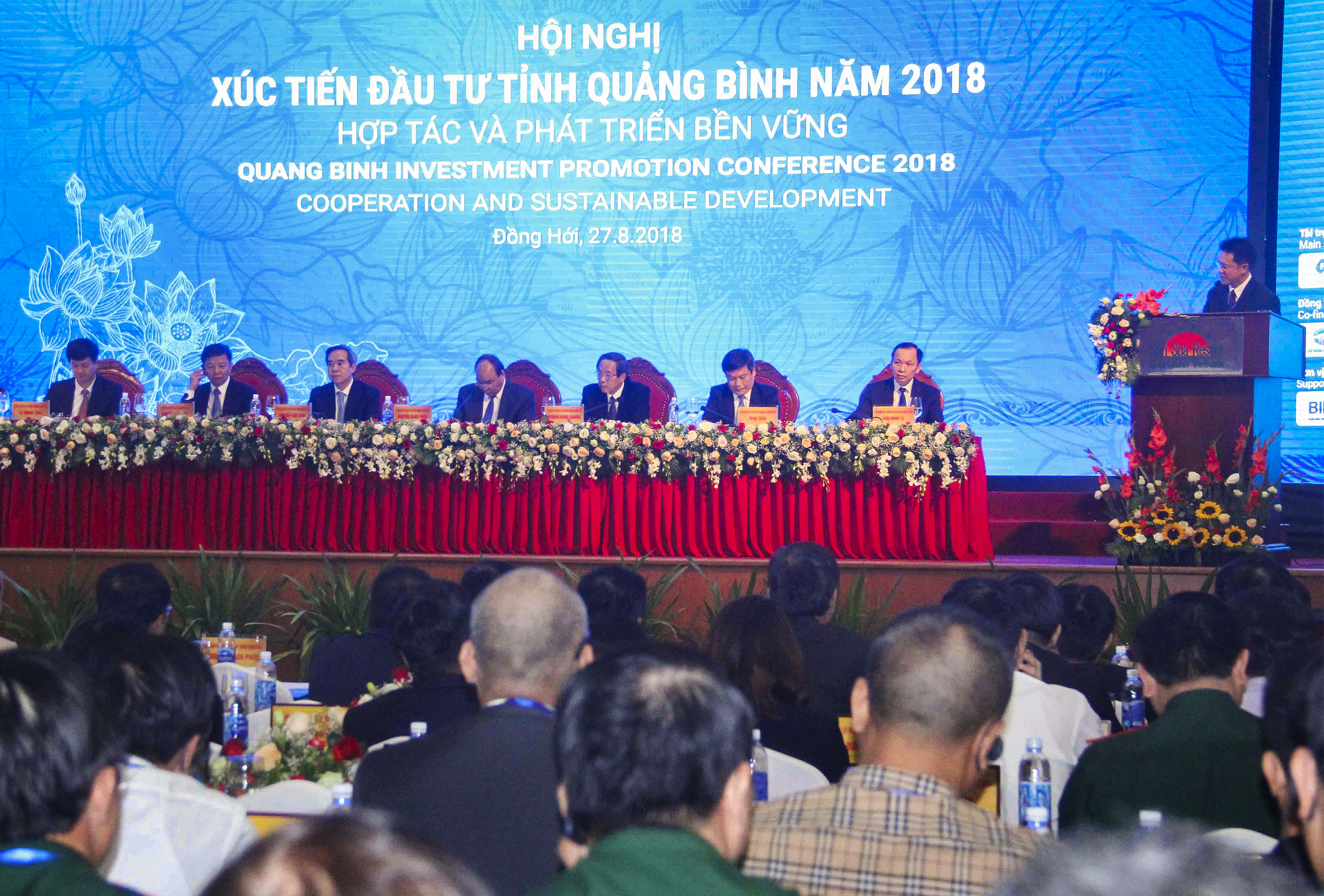 Phó Thống đốc Đào Minh Tú đồng chủ trì phiên thảo luận tại Hội nghị