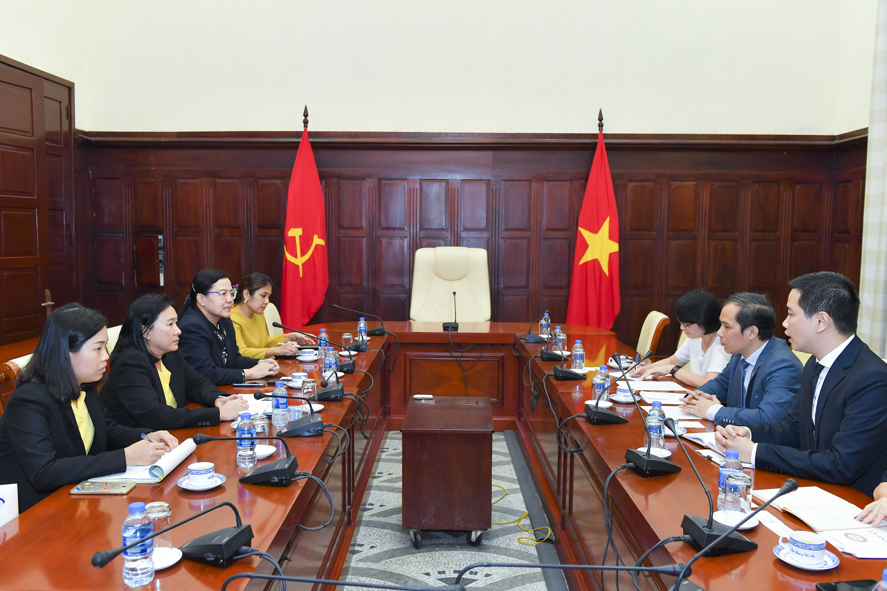 Phó Thống đốc Đoàn Thái Sơn tiếp Phó Chủ tịch Ngân hàng EXIM Thái Lan