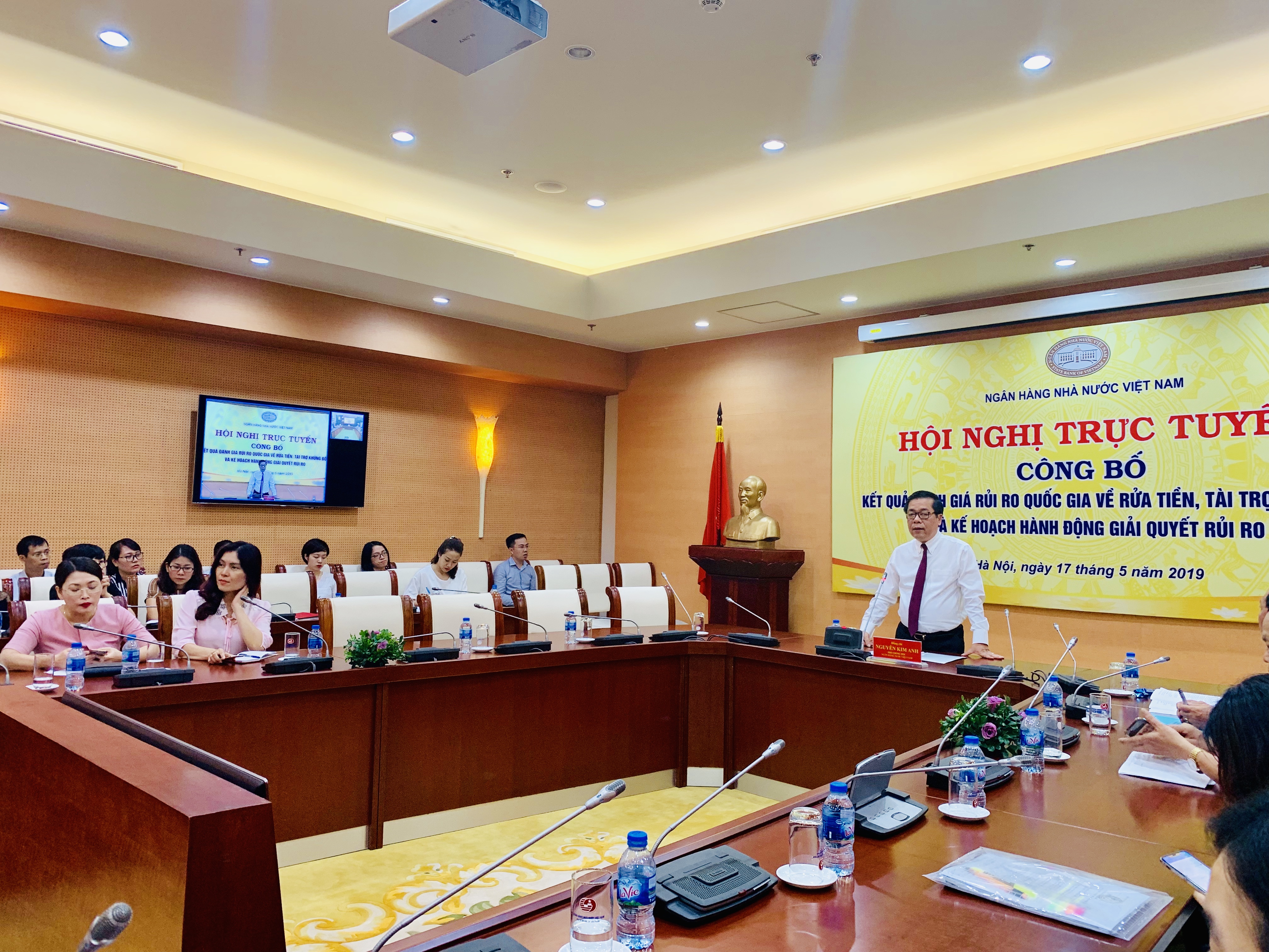 Phó Thống đốc NHNN Nguyễn Kim Anh chủ trì Hội nghị