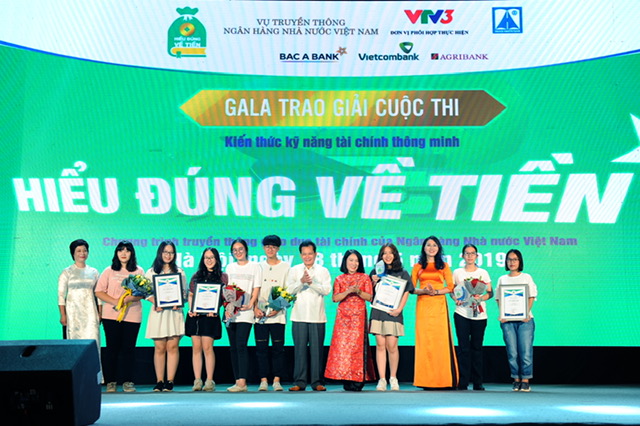 Trao giải cuộc thi “Hiểu đúng về tiền”