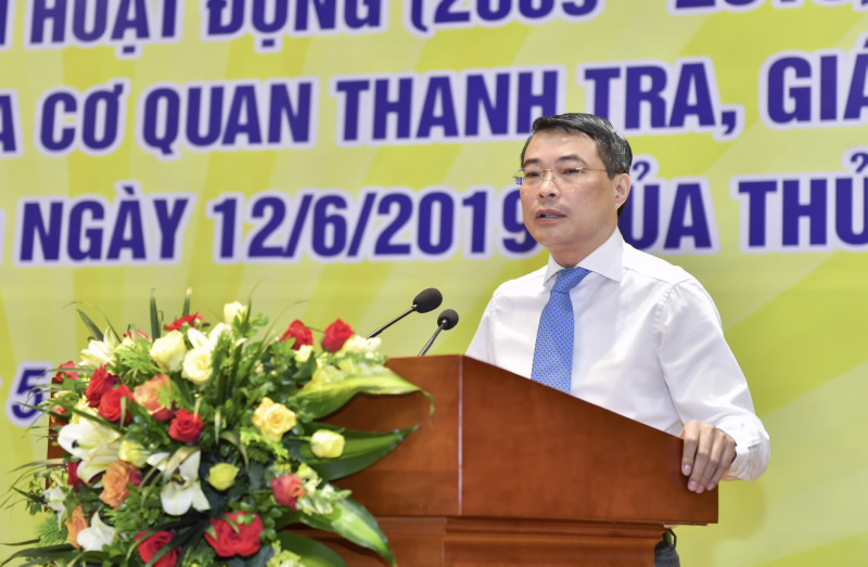 Governor Le Minh Hung speaks at the conference