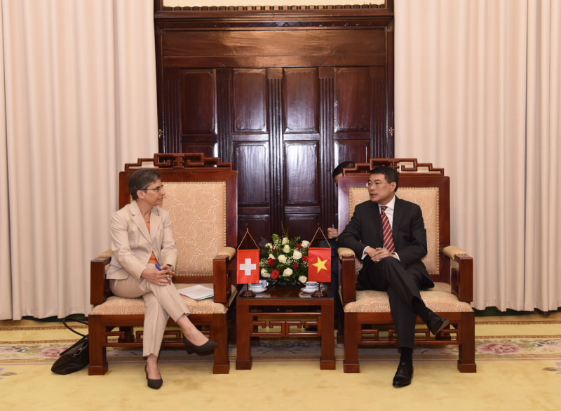 Governor Le Minh Hung welcomes Ms. Beatrice Maser Mallor, Ambassador Extraordinary and Plenipotentiary of the Swiss Confederation to Vietnam