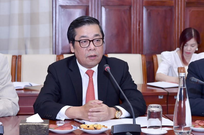 SBV Deputy Governor Nguyen Kim Anh speaks at the meeting with the FSC