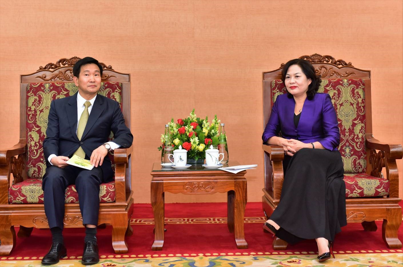SBV Deputy Governor Nguyen Thi Hong meets Mr. In-chang Song – ADB Executive Director