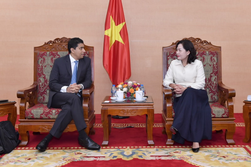 Deputy Governor Nguyen Thi Hong and Mr. Jafar Amin
