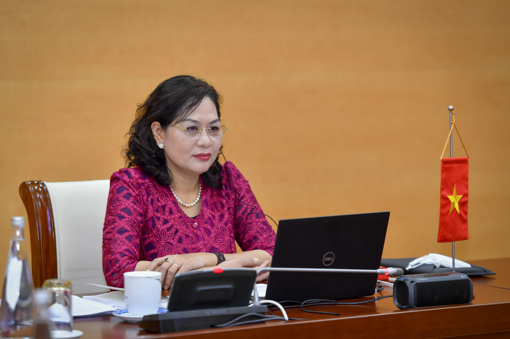 Phó Thống đốc NHNN Nguyễn Thị Hồng phát biểu tại cuộc họp