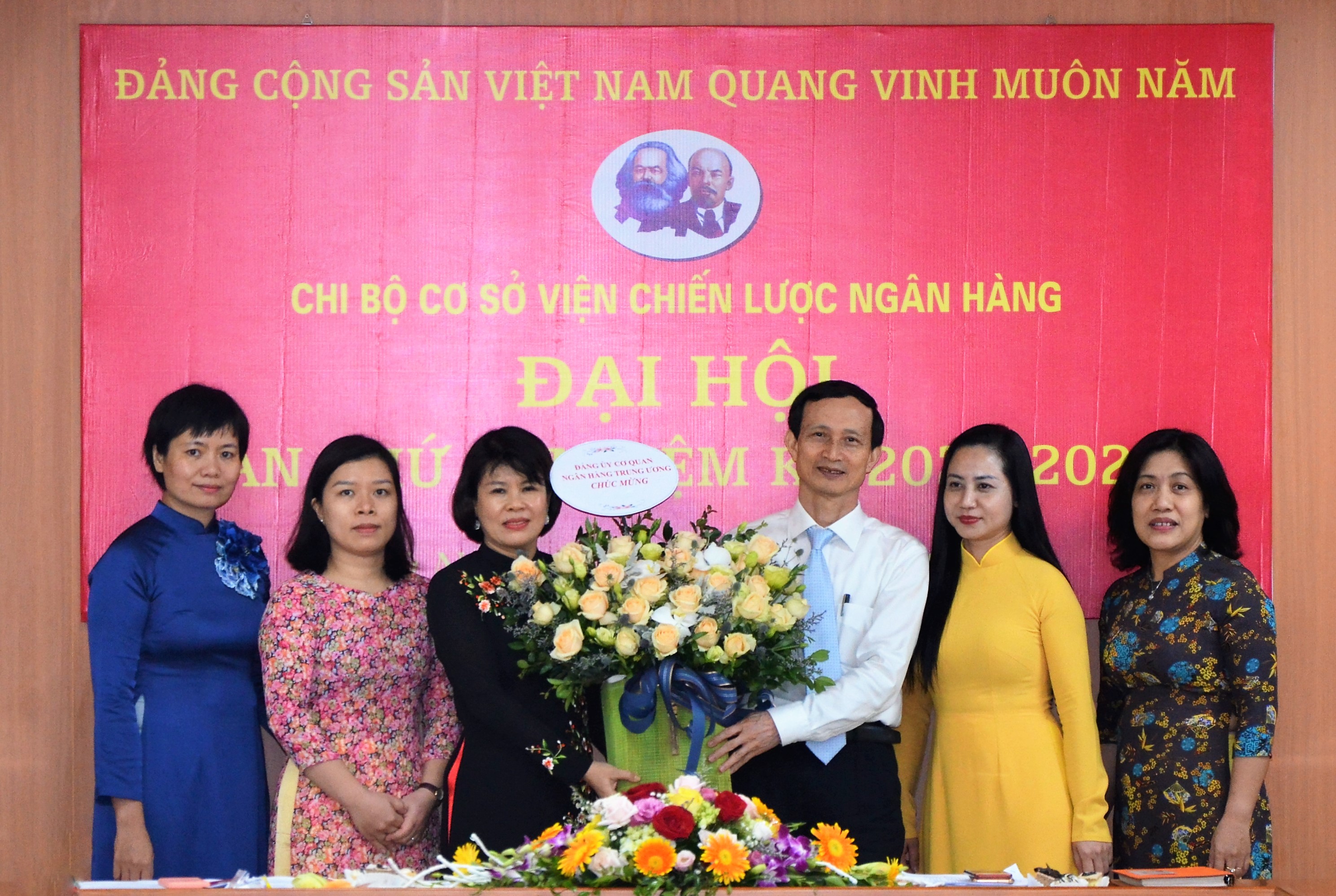 Ban Chấp hành Chi bộ Viện CLNH nhiệm kỳ 2020 - 2025 ra mắt Đại hội