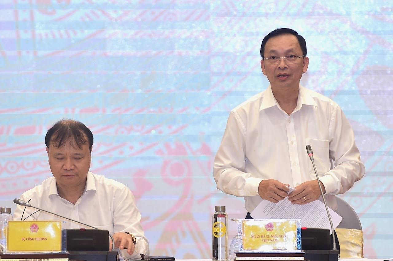 Phó Thống đốc NHNN Đào Minh Tú phát biểu tại buổi họp báo