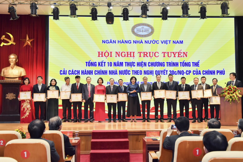 Presentation of the Certificates of Merit to the outstanding entities in the implementation of the public administrative reform in the banking sector