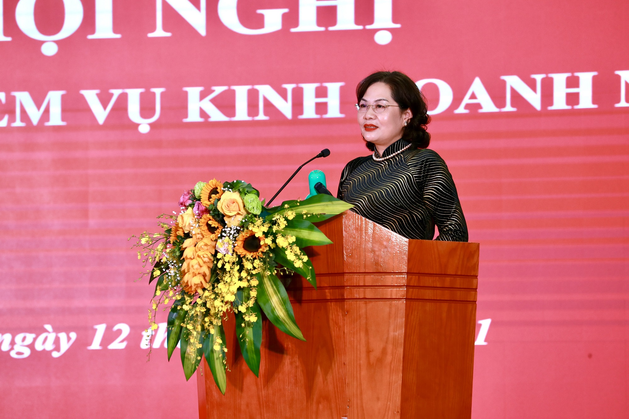 Thống đốc NHNN Nguyễn Thị Hồng phát biểu chỉ đạo tại hội nghị
