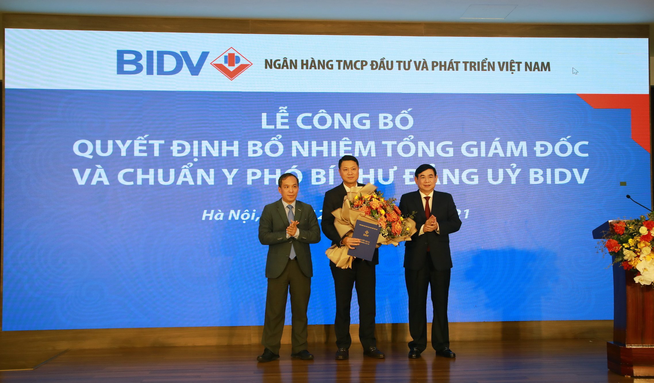 Phó Thống đốc NHNN Đoàn Thái Sơn chúc mừng tân Tống Giám đốc BIDV Lê Ngọc Lâm
