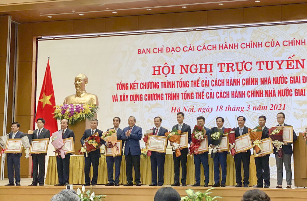 Trao Bằng khen của Thủ tướng Chính phủ cho các tập thể, cá nhân
