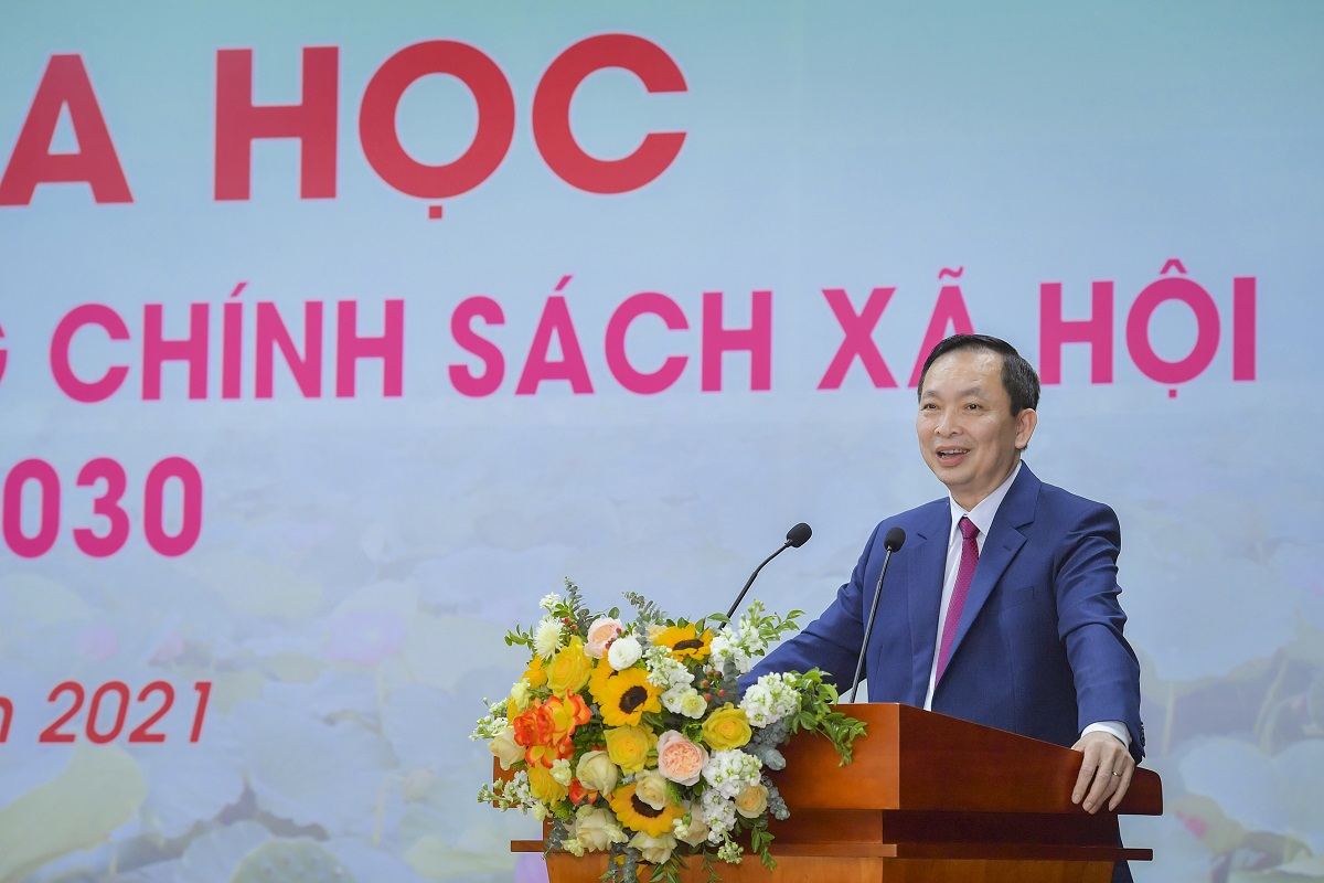 Phó Thống đốc Thường trực NHNN Đào Minh Tú phát biểu tại Hội thảo khoa học