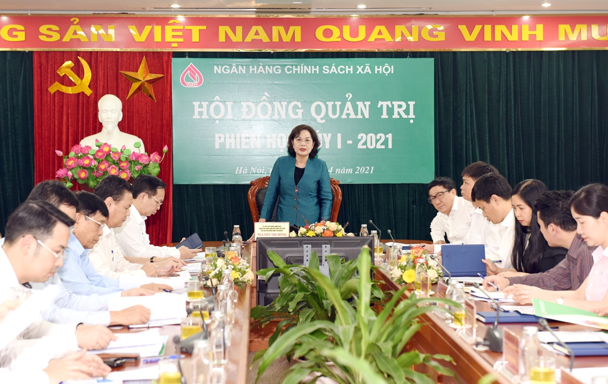 Đ/c Nguyễn Thị Hồng -  Thống đốc NHNN, kiêm Chủ tịch HĐQT NHCSXH phát biểu tại phiên họp