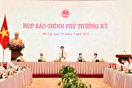 Bộ trưởng, Chủ nhiệm Văn phòng Chính phủ, Người phát ngôn của Chính phủ Trần Văn Sơn phát biểu tại họp báo.