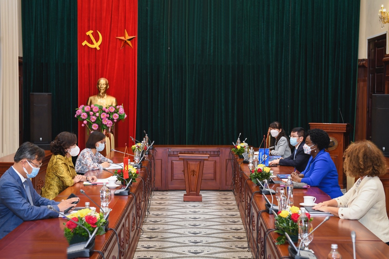 Thống đốc NHNN Nguyễn Thị Hồng làm việc với Phó Chủ tịch WB Victoria Kwakwa