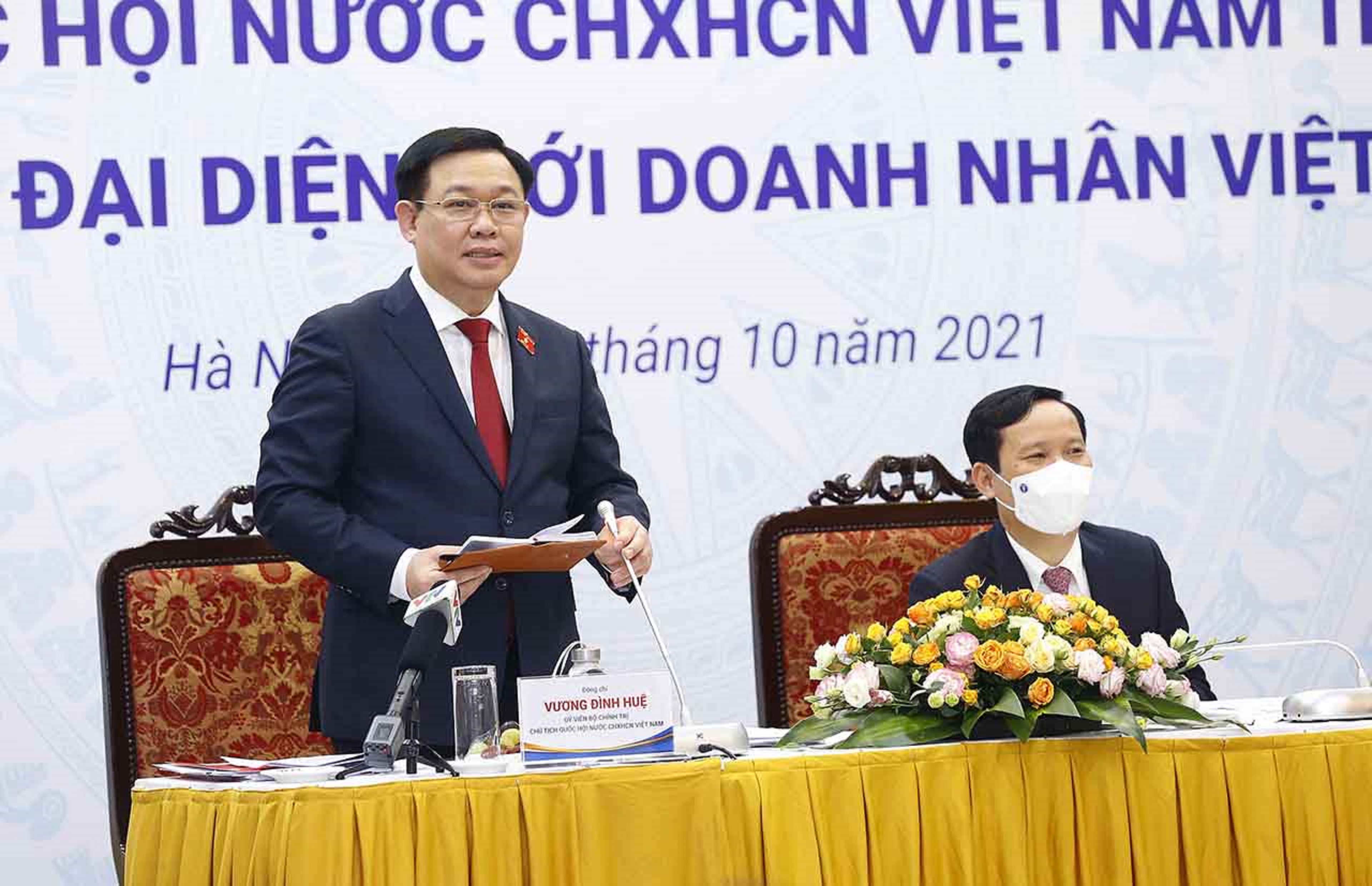 Chủ tịch Quốc hội Vương Đình Huệ phát biểu tại buổi gặp gỡ đại diện doanh nhân Việt Nam