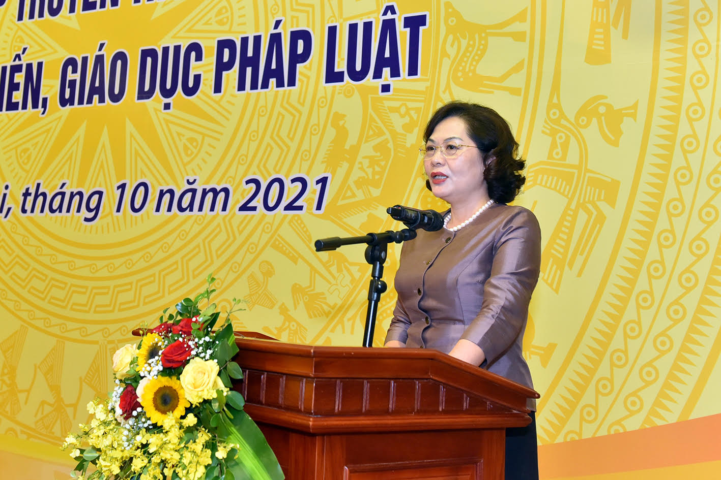 Thống đốc NHNN Nguyễn Thị Hồng phát biểu tại buổi tổng kết.