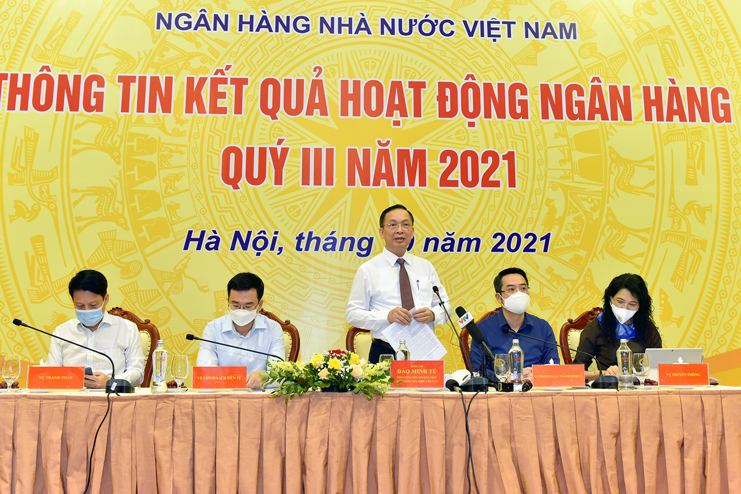 Phó Thống đốc Thường trực NHNN chủ trì buổi họp báo