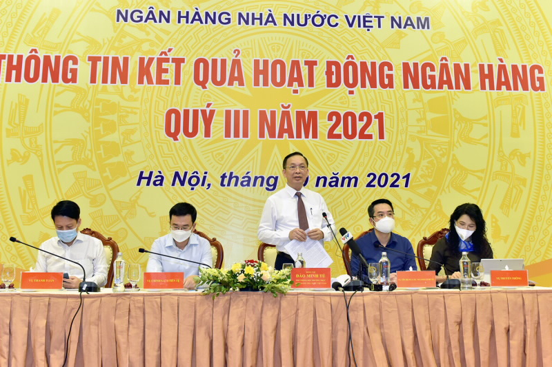 First Deputy Governor Dao Minh Tu chairs the conference