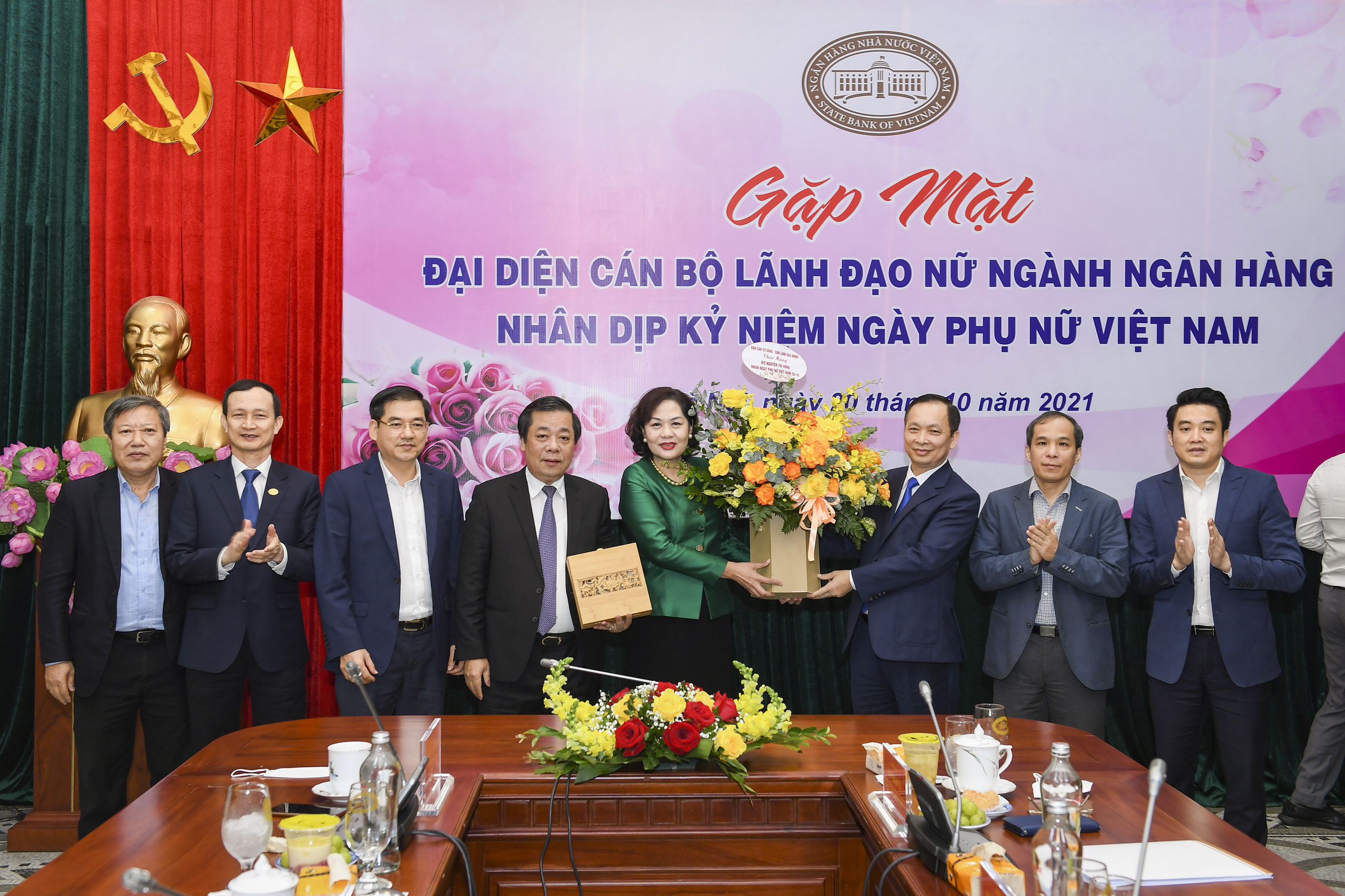 Ban Cán sự đảng, Ban Lãnh đạo NHNN chúc mừng nữ CNVCLĐ ngành Ngân hàng nhân ngày Phụ nữ Việt Nam