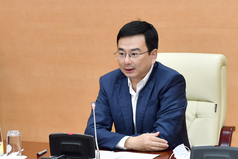 Deputy Governor Pham Thanh Ha speaks at the meeting