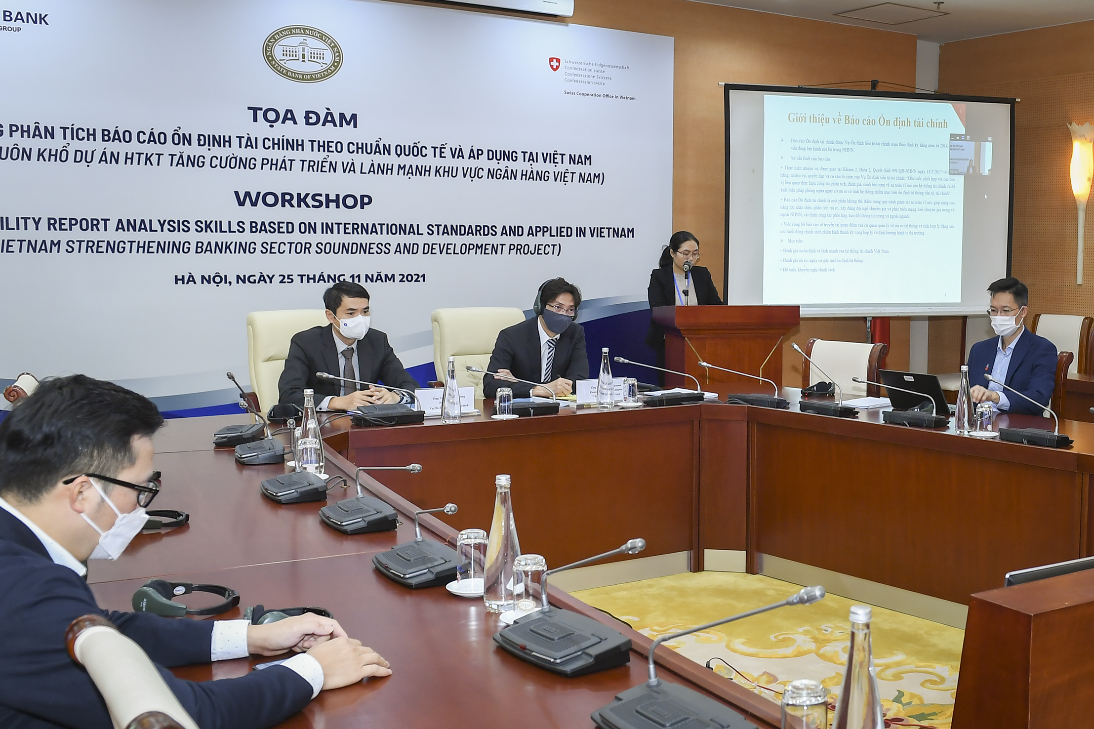 Quang cảnh buổi tọa đàm.