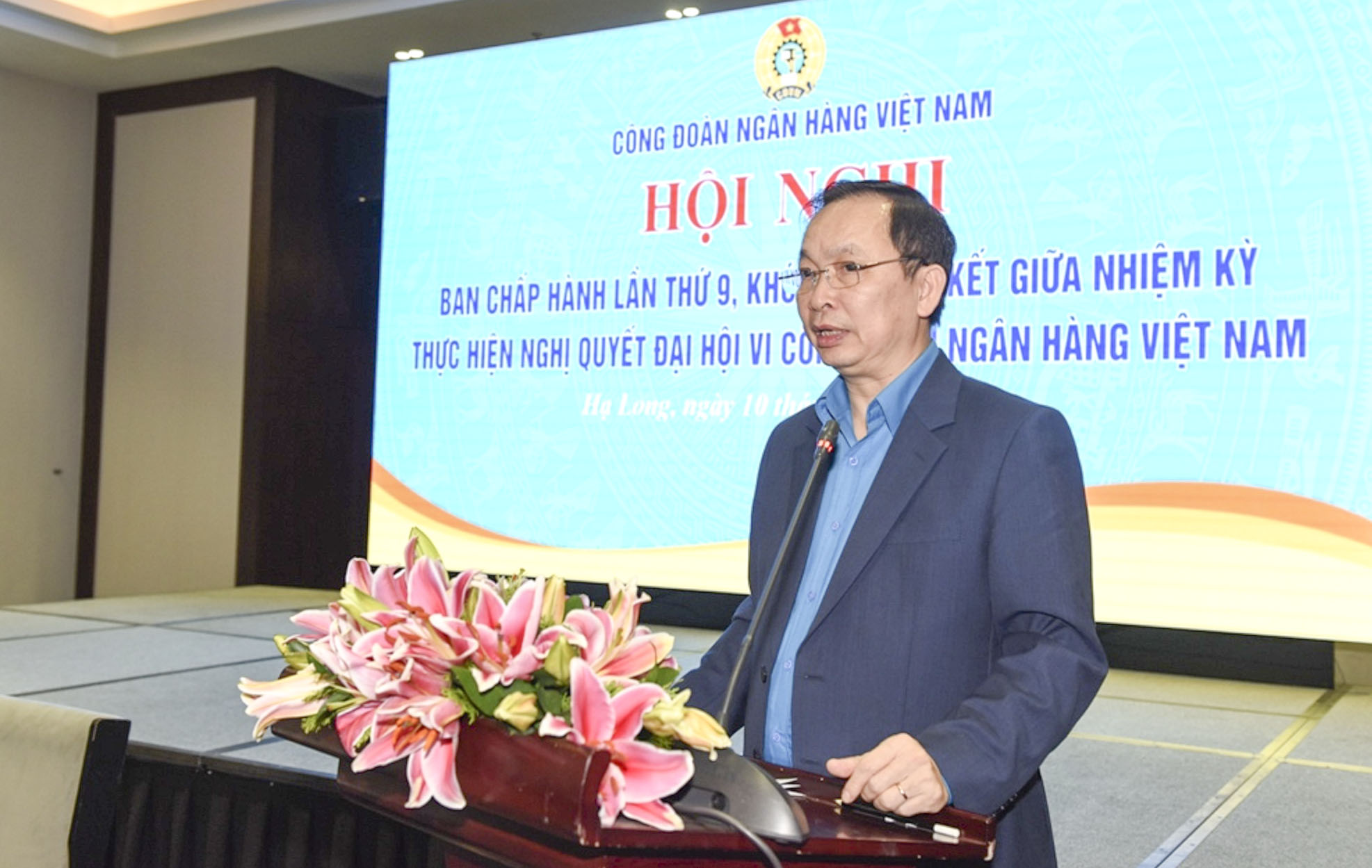 Đồng chí Đào Minh Tú - Phó Thống đốc thường trực, Chủ tịch Công đoàn NHVN phát biểu tại Hội nghị