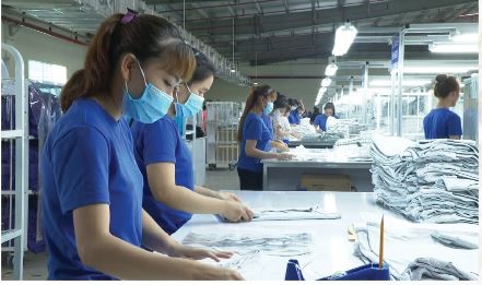 Ngành Ngân hàng đã triển khai nhiều giải pháp tháo gỡ khó khăn, hỗ trợ doanh nghiệp, người dân vượt qua đại dịch Covid-19