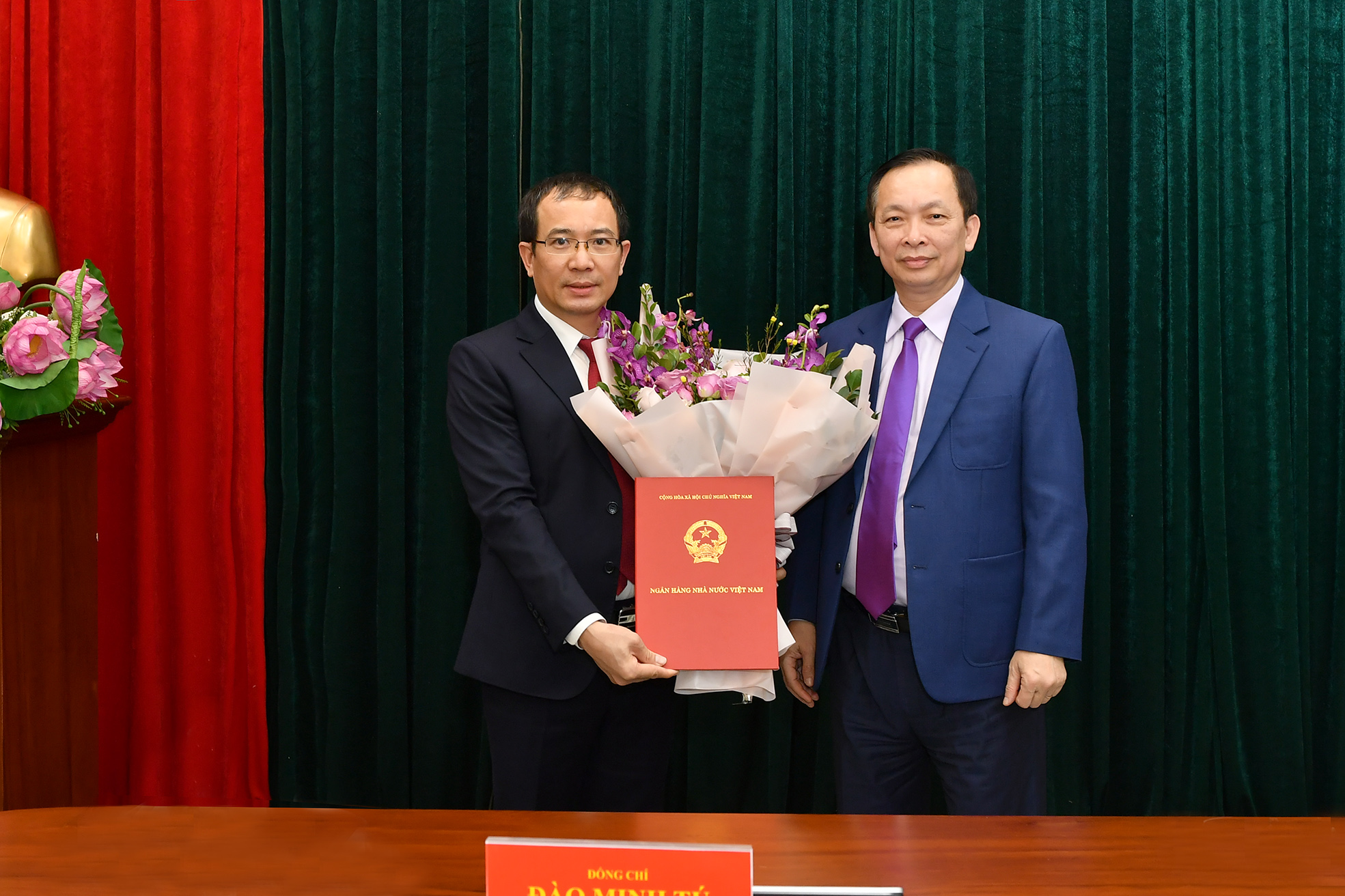 Trao Quyết định tiếp nhận và bổ nhiệm Phó Vụ trưởng Vụ Kiểm toán nội bộ đối với Đ/c Đoàn Ngọc Lưu
