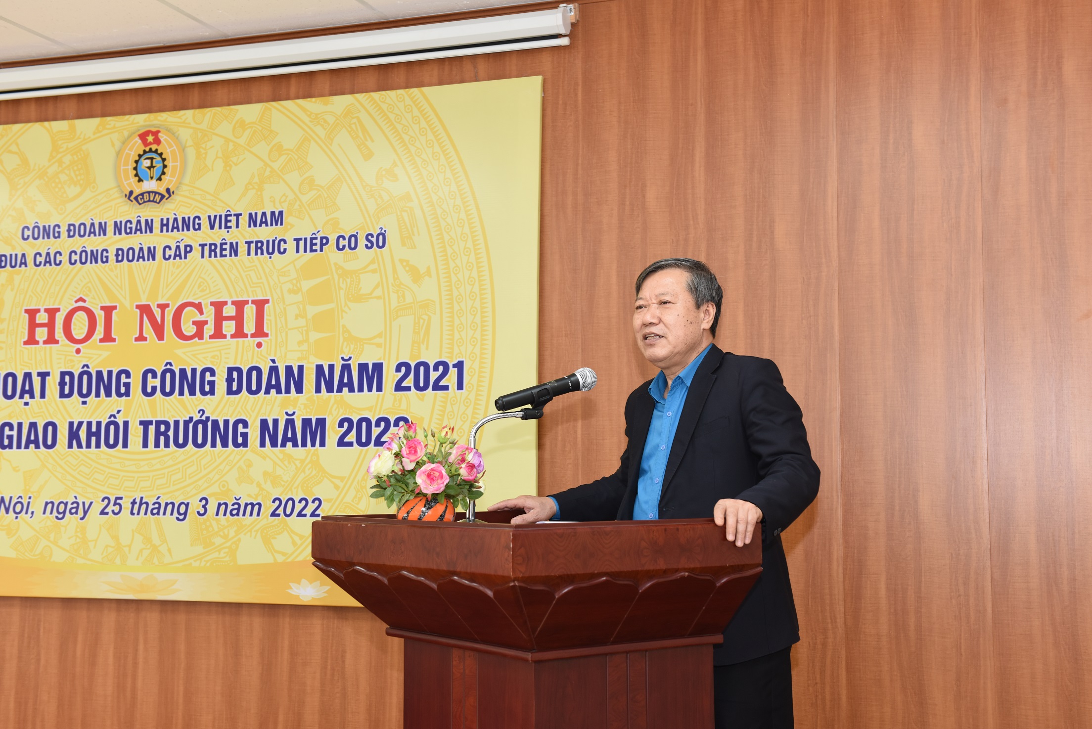 Đồng chí Nguyễn Văn Tân - Phó Chủ tịch Thường trực Công đoàn NHVN phát biểu chỉ đạo hội nghị