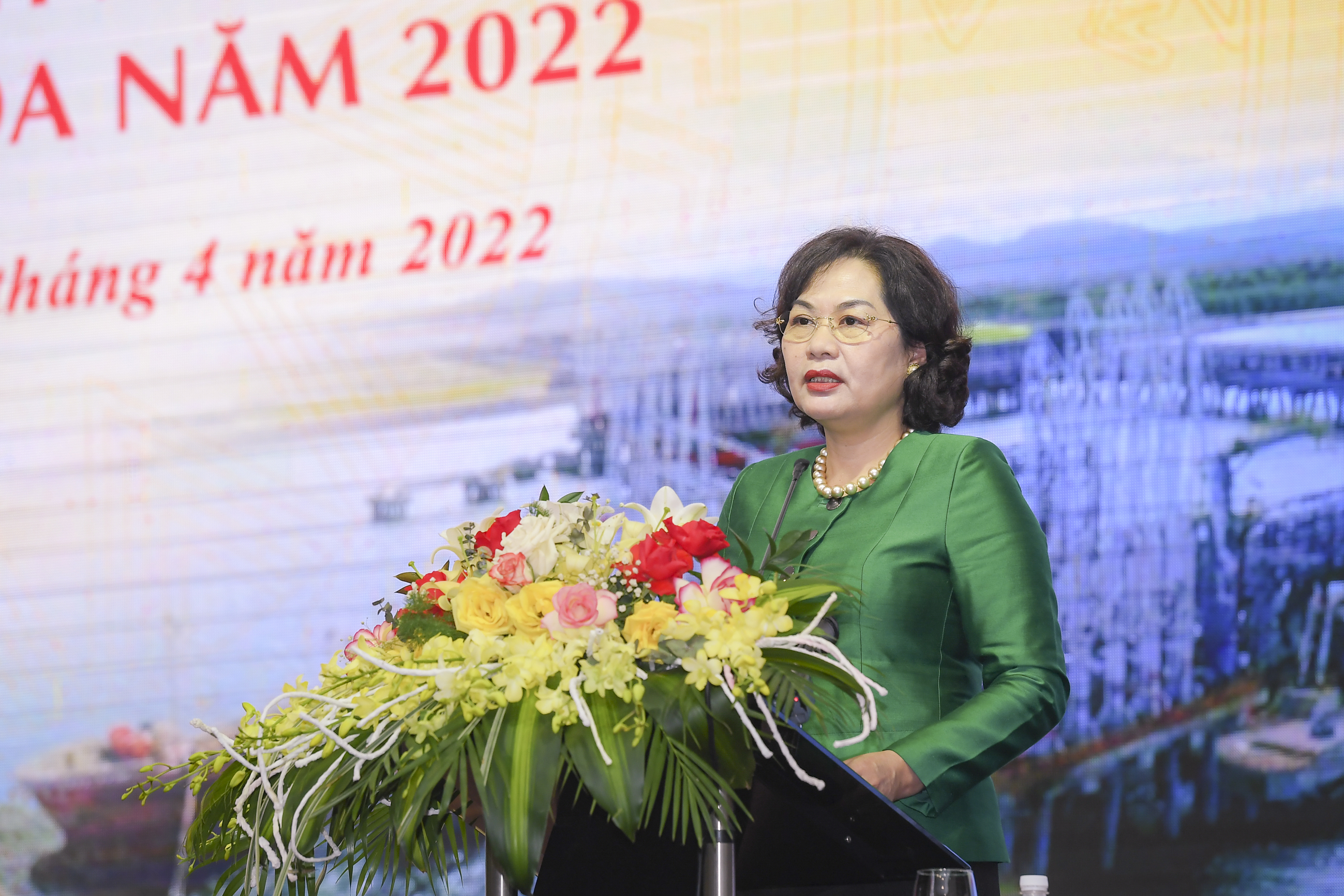 Thống đốc NHNN Nguyễn Thị Hồng chủ trì hội nghị.