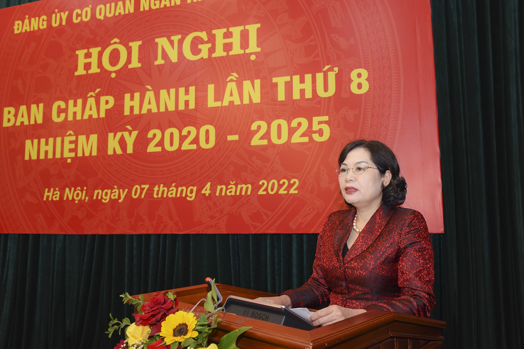 Đ/c Nguyễn Thị Hồng - Bí thư Đảng ủy cơ quan NHTW, Thống đốc NHNN kết luận Hội nghị