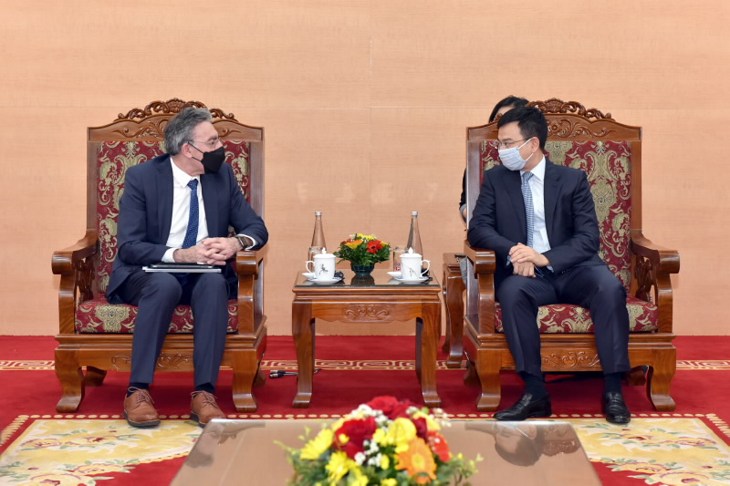 Deputy Governor Pham Thanh Ha meets WB Practice Manager for FCI for East Asia and Pacific