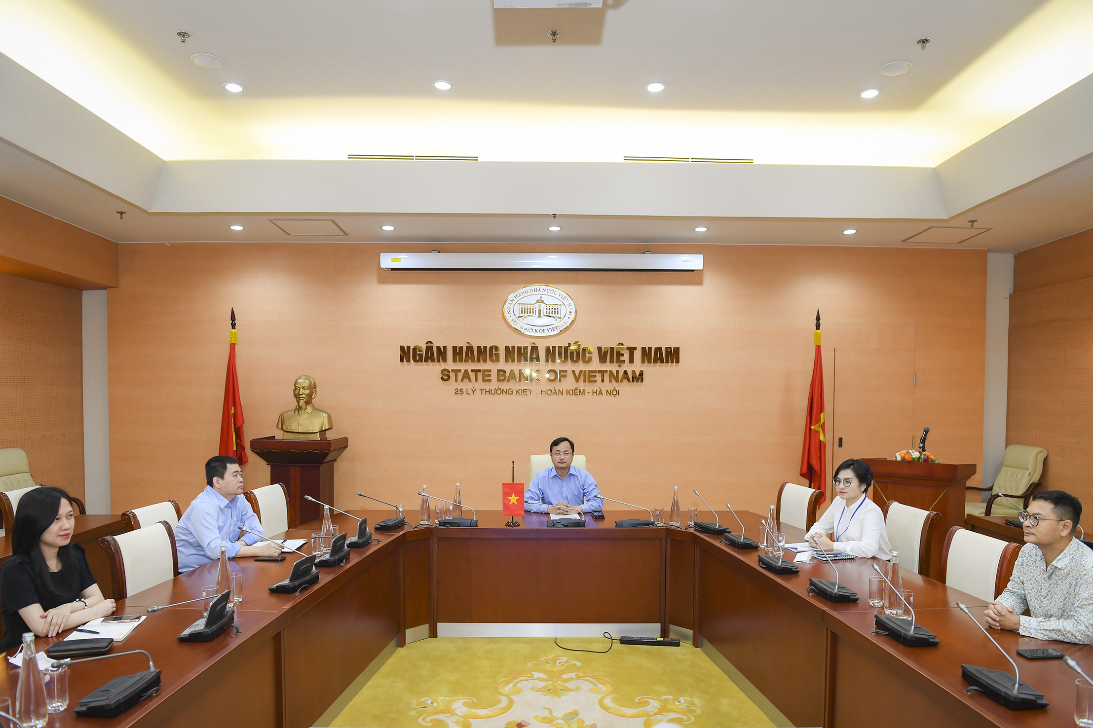 Quang cảnh phiên họp.