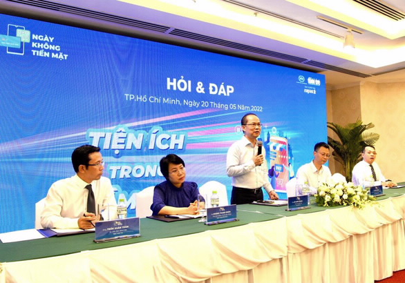 The organizers and specialists exchange views with the media agencies at the press conference