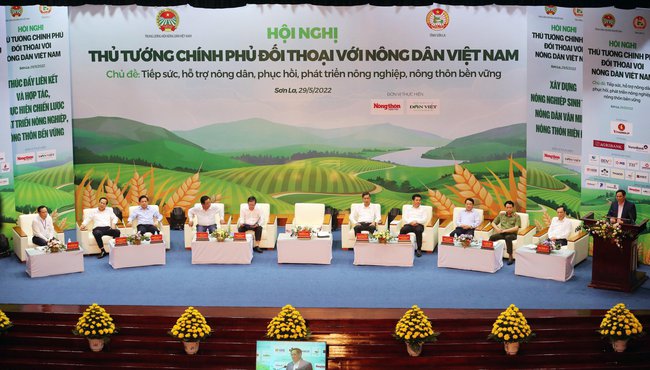Thủ tướng Phạm Minh Chính cùng lãnh đạo các bộ, ngành điều hành Hội nghị đối thoại