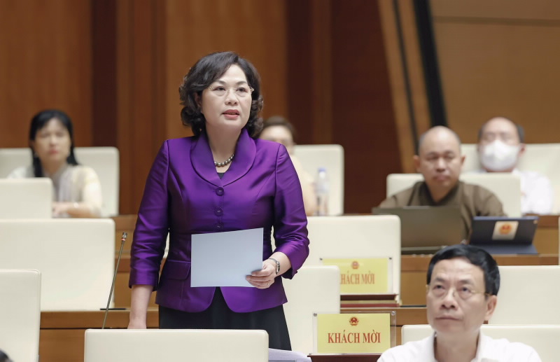 Governor Nguyen Thi Hong