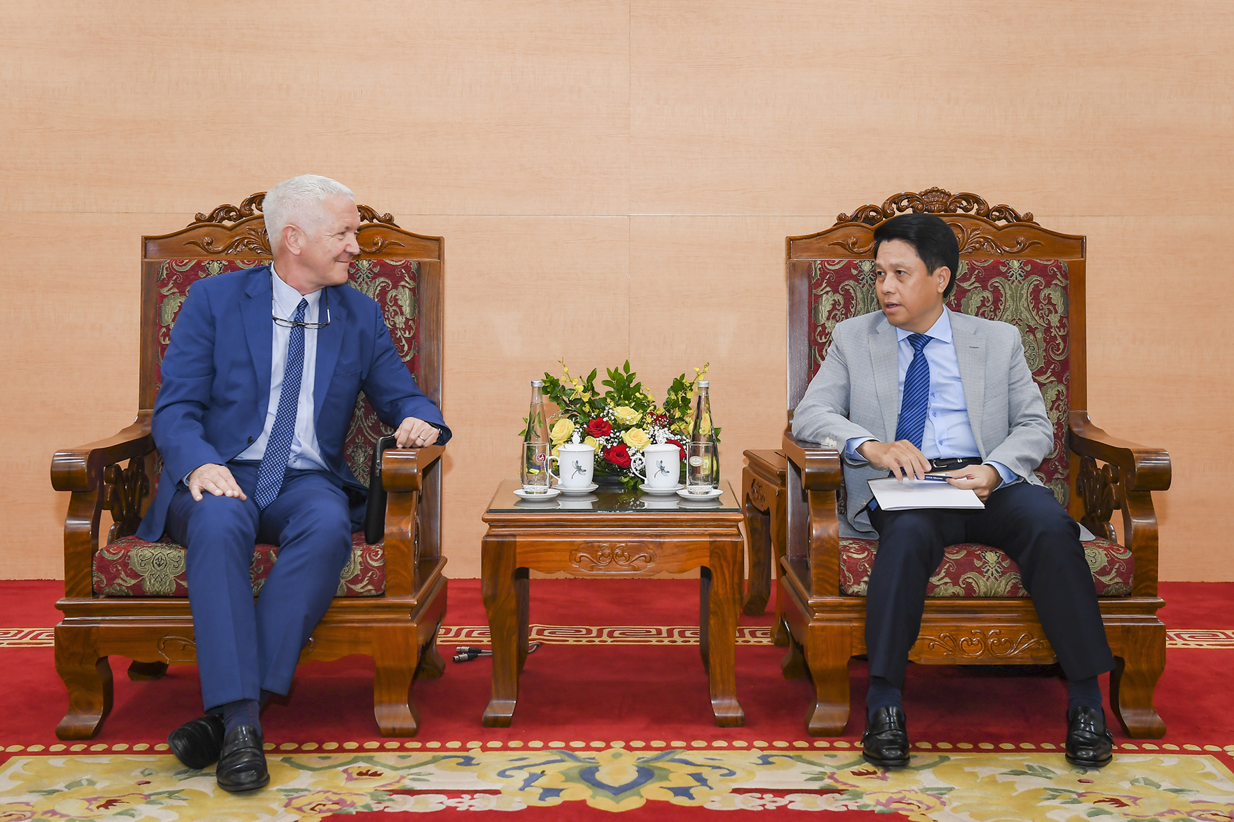 SBV Deputy Governor Pham Tien Dzung meets Mr. Ivo Sieber, Ambassador of Switzerland to Vietnam.