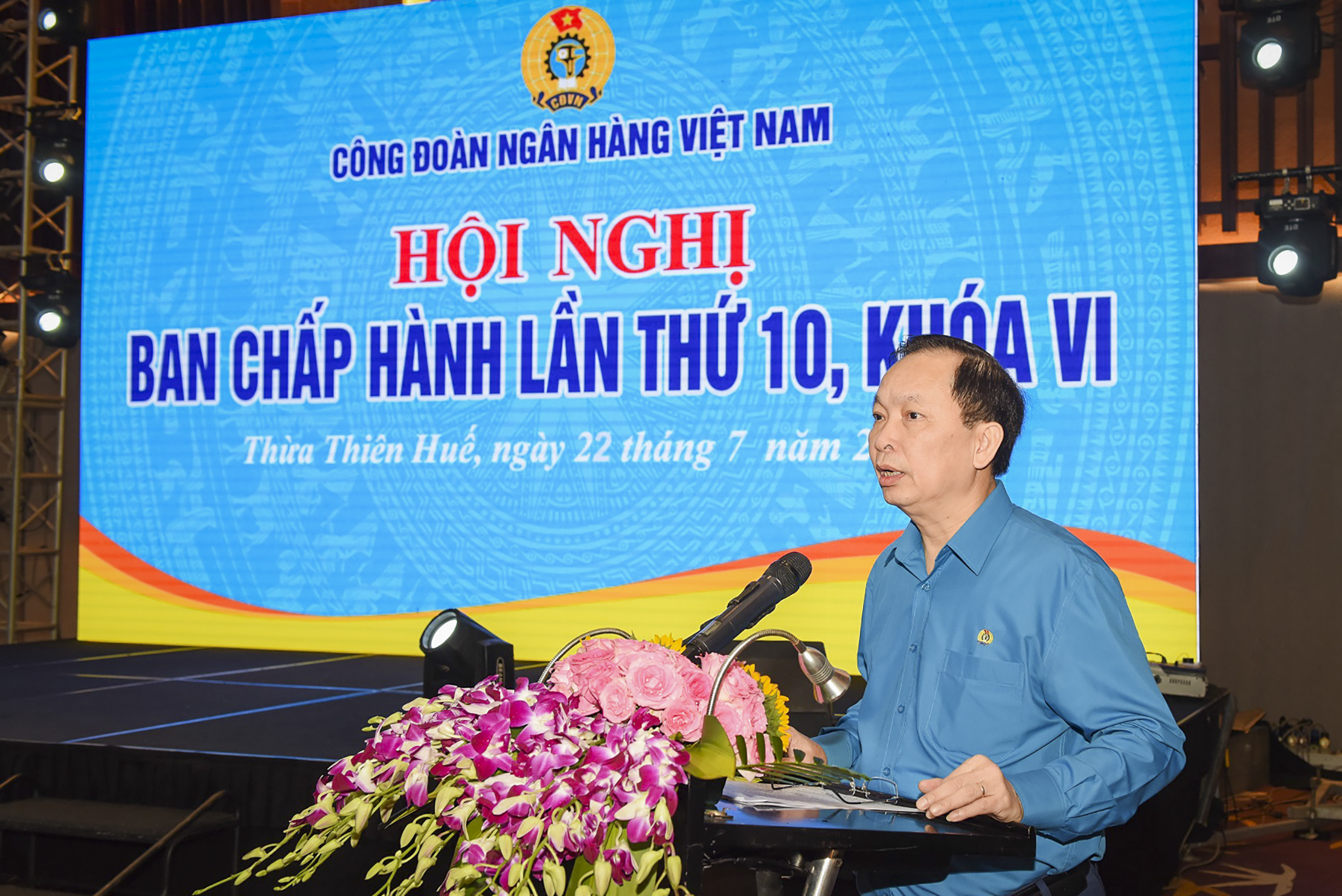 Đ/c Đào Minh Tú - Phó Thống đốc thường trực, Chủ tịch Công đoàn NHVN phát biểu tại Hội nghị