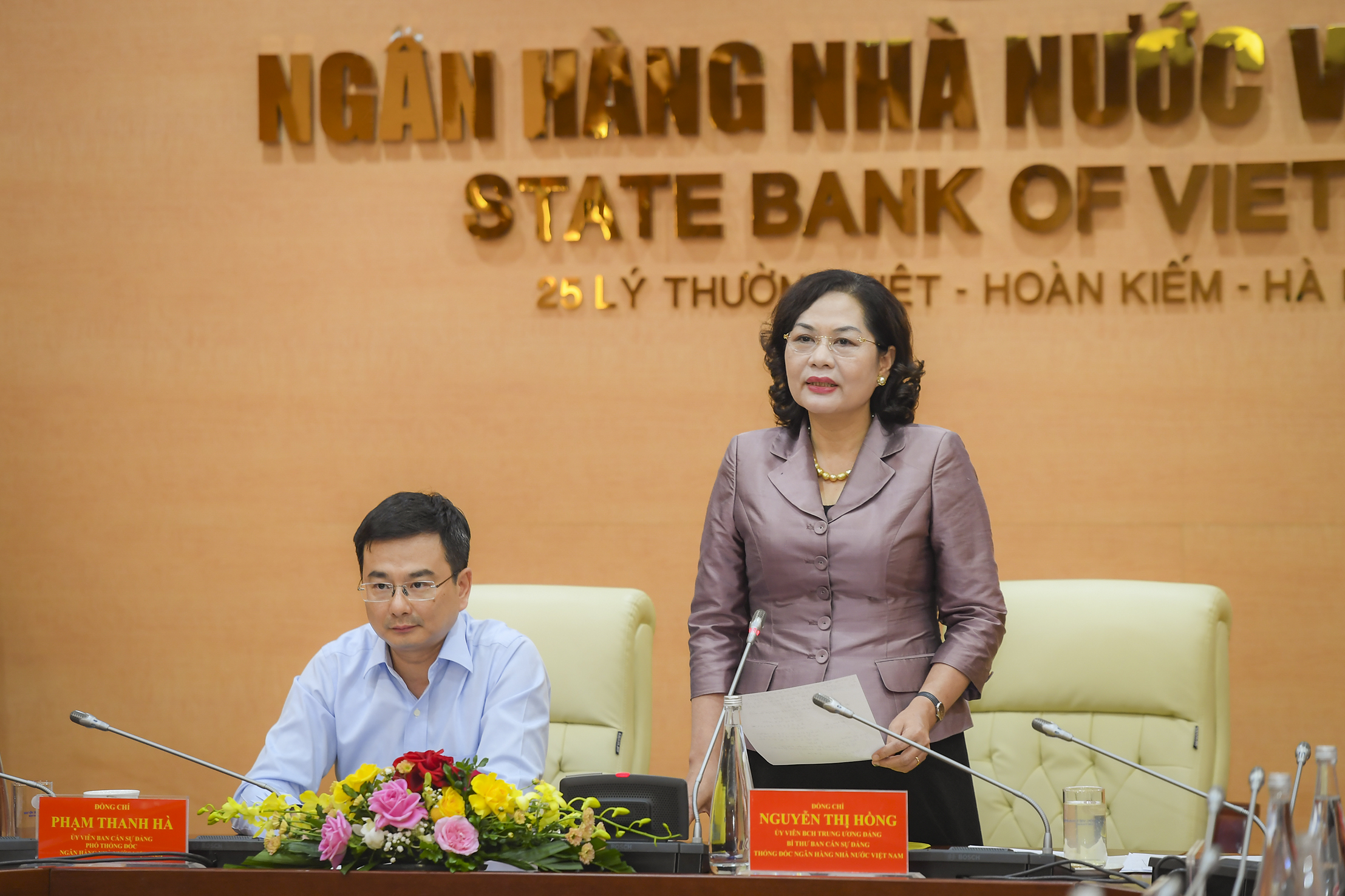 Thống đốc NHNN Nguyễn Thị Hồng phát biểu kết luận phiên họp